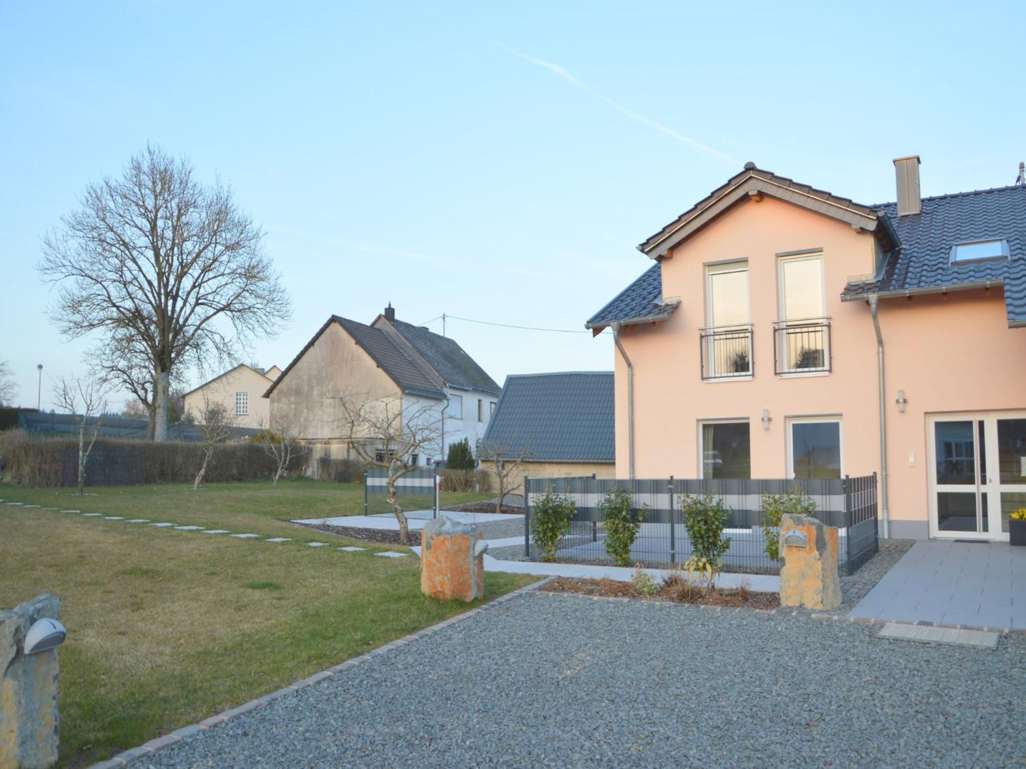 Lovely Modern Apartment With Private Terrace Ellscheid Экстерьер фото